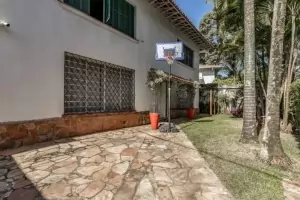 Padrão Jardim Europa 400m² 04 Dormitórios 02 Suítes 3 Vagas