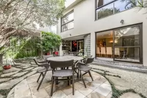 Padrão Jardim Europa 356m² 04 Dormitórios 03 Suítes 2 Vagas