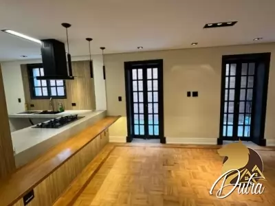 Padrão Jardim Europa 240m² 04 Dormitórios 02 Suítes 3 Vagas