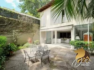 Padrão Jardim Europa 300m² 03 Dormitórios 02 Suítes 3 Vagas