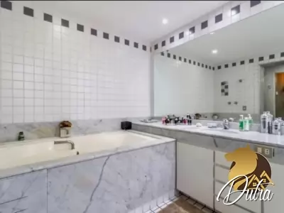 Padrão Jardim Europa 300m² 03 Dormitórios 02 Suítes 3 Vagas