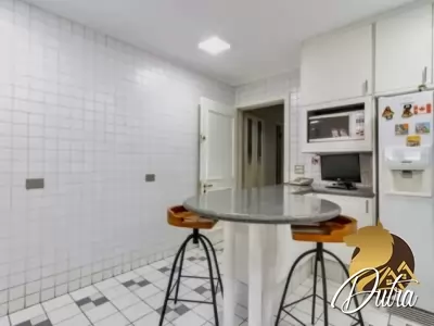 Padrão Jardim Europa 300m² 03 Dormitórios 02 Suítes 3 Vagas