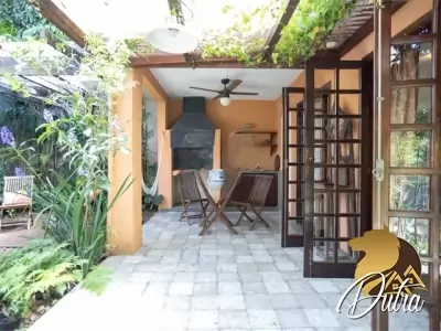 Sobrado Alto de Pinheiros 215m² 03 Dormitórios 01 Suítes 2 Vagas