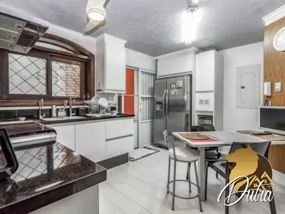 Padrão Brooklin 246m² 03 Dormitórios 02 Suítes 4 Vagas