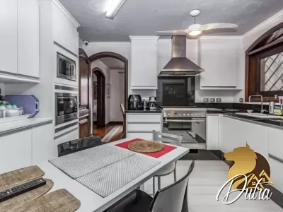 Padrão Brooklin 246m² 03 Dormitórios 02 Suítes 4 Vagas