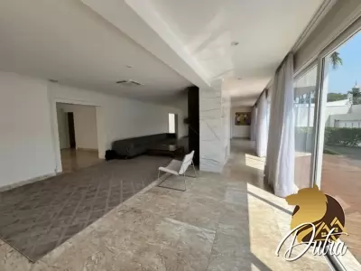 Padrão Jardim América 697m² 04 Dormitórios 04 Suítes 8 Vagas