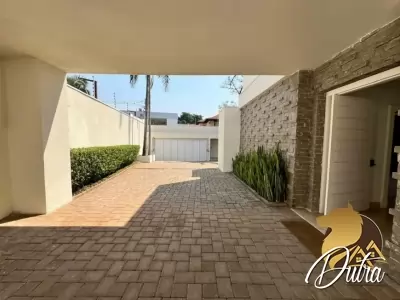 Padrão Jardim América 697m² 04 Dormitórios 04 Suítes 8 Vagas