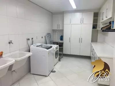 Padrão Campo Belo 682m² 03 Dormitórios 03 Suítes 8 Vagas