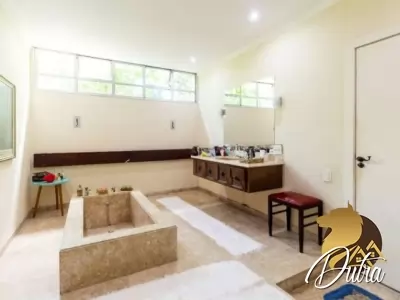 Padrão Jardim Paulista 650m² 04 Dormitórios 04 Suítes 5 Vagas