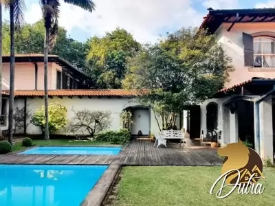 Padrão Jardim Paulista 560m² 04 Dormitórios 01 Suítes 10 Vagas