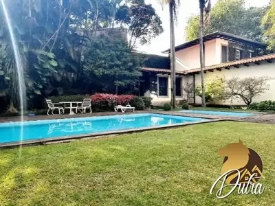 Padrão Jardim Paulista 560m² 04 Dormitórios 01 Suítes 10 Vagas