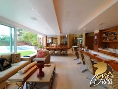 Padrão Santo Amaro 736m² 04 Dormitórios 04 Suítes 6 Vagas