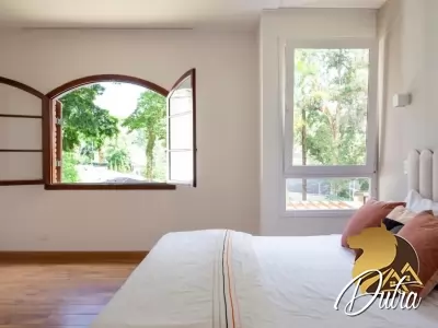 Casa de Vila Jardim Morumbi 695m² 05 Dormitórios 04 Suítes 10 Vagas