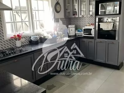 Padrão Real Parque 298m² 03 Dormitórios 02 Suítes 3 Vagas