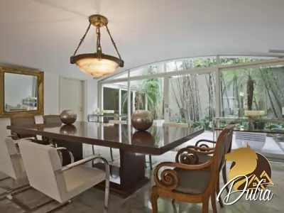 Padrão Jardim Europa 720m² 05 Dormitórios 03 Suítes 8 Vagas