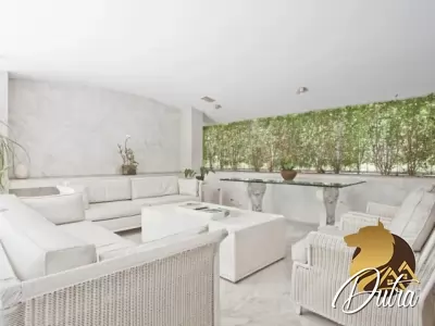 Padrão Jardim Europa 720m² 05 Dormitórios 03 Suítes 8 Vagas