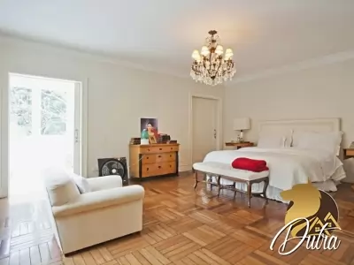 Padrão Jardim Europa 720m² 05 Dormitórios 03 Suítes 8 Vagas