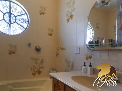 Padrão Jardim Morumbi 460m² 04 Dormitórios 02 Suítes 4 Vagas