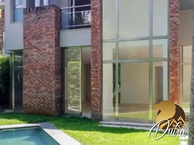 Padrão Jardim Europa 685m² 04 Dormitórios 04 Suítes 4 Vagas