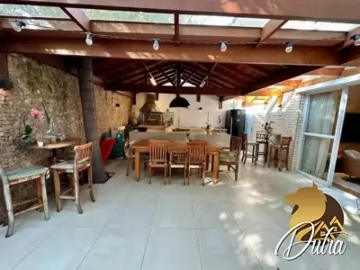 Saint James Special Houses Campo Belo 223m² 04 Dormitórios 04 Suítes 5 Vagas