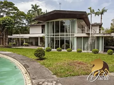 Padrão Jardim América 985m² 04 Dormitórios 04 Suítes 7 Vagas