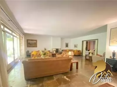 Padrão Jardim Guedala 600m² 05 Dormitórios 04 Suítes 14 Vagas