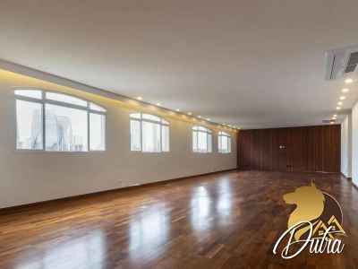 Arlene e Luciene Itaim Bibi 325m² 03 Dormitórios 03 Suítes 4 Vagas